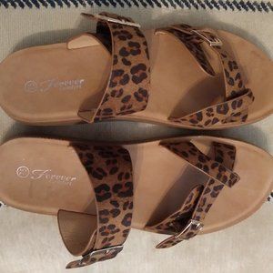 Forever Comfort Women's 7 1/2 Leopard Sandal